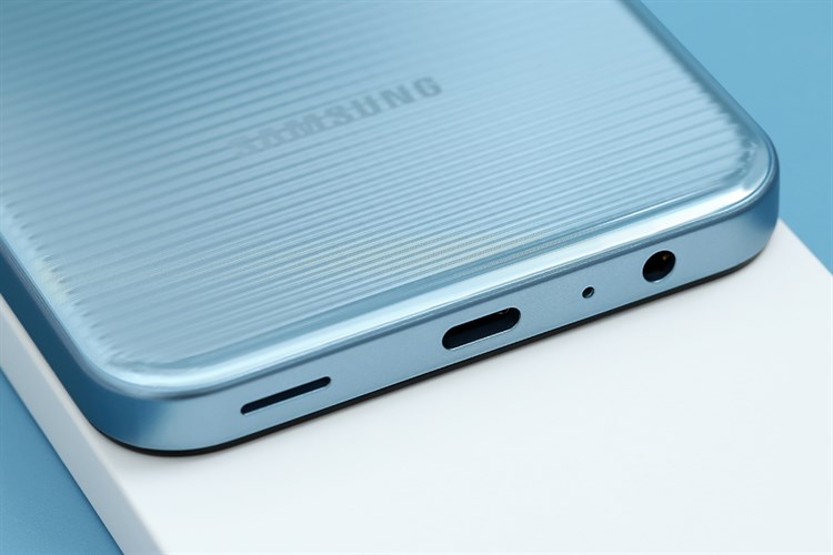 Điện thoại Samsung Galaxy M15 5G 4GB/128GB Màu Xanh nhạt