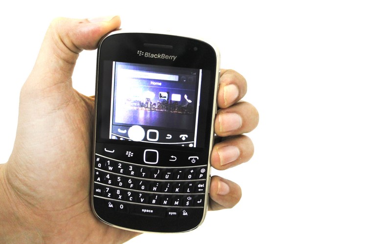 Điện thoại BlackBerry Bold Touch 9900