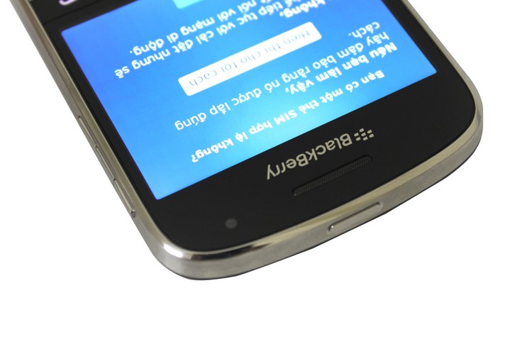 Điện thoại BlackBerry Bold Touch 9900