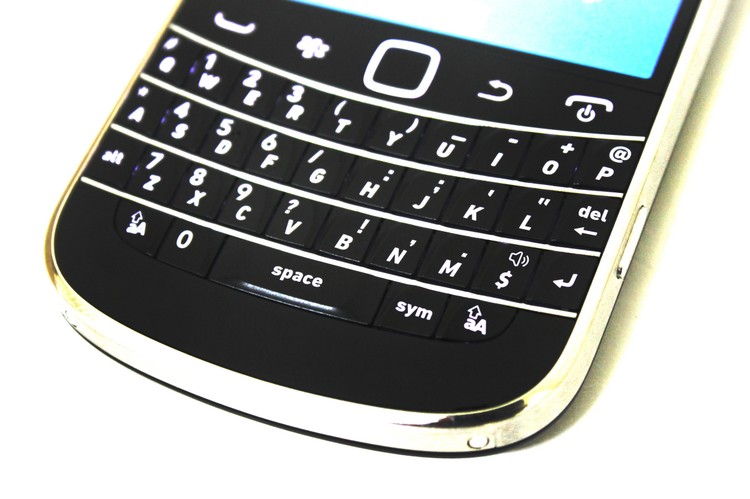 Điện thoại BlackBerry Bold Touch 9900