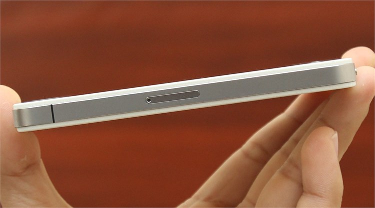 Điện thoại iPhone 4 8GB