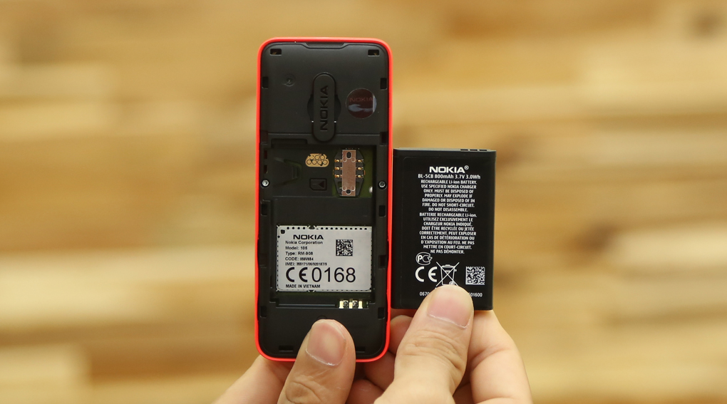 Pin 800 mAh cho thời gian sử dụng lên đến vài ngày, thời gian chờ cả tuần.