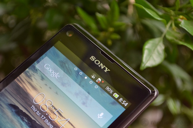 loa-thoai-camera-xperia-l Góc trên của Xperia L
