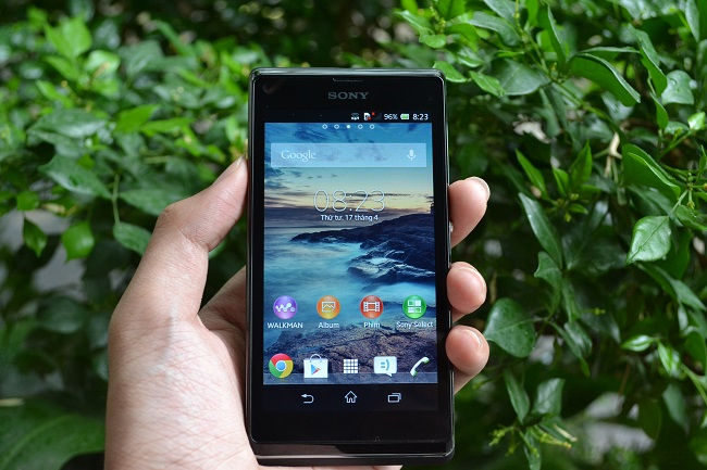 mat-truoc-xperia-l Xperia L có màn hình hiển thị sắc nét