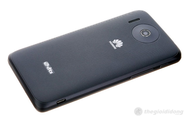 Măt sau Huawei G510 được làm thô để tăng ma sá Măt sau Huawei G510 được làm thô để tăng ma sát