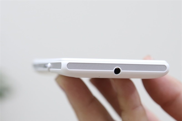 Điện thoại Sony Xperia M C1905 Màu Trắng