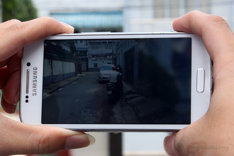 Điện thoại Samsung Galaxy S4 Zoom SM-C101