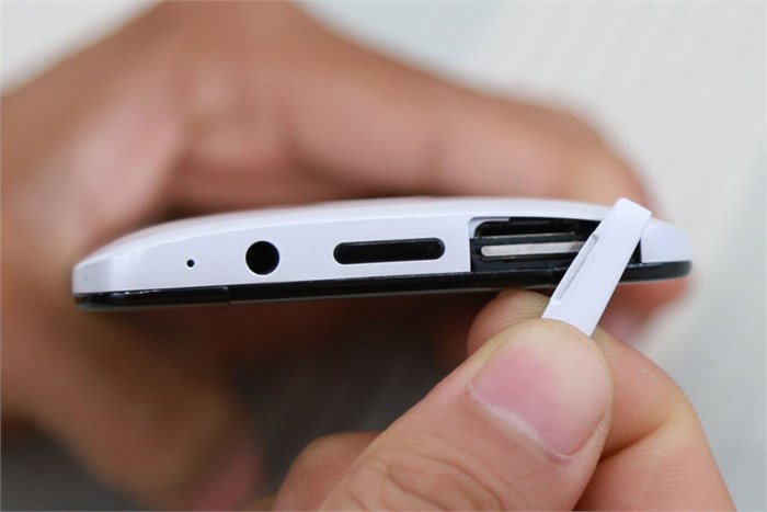 Điện thoại HTC Butterfly S Màu Trắng