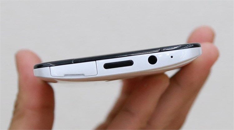 Điện thoại HTC Butterfly S Màu Trắng