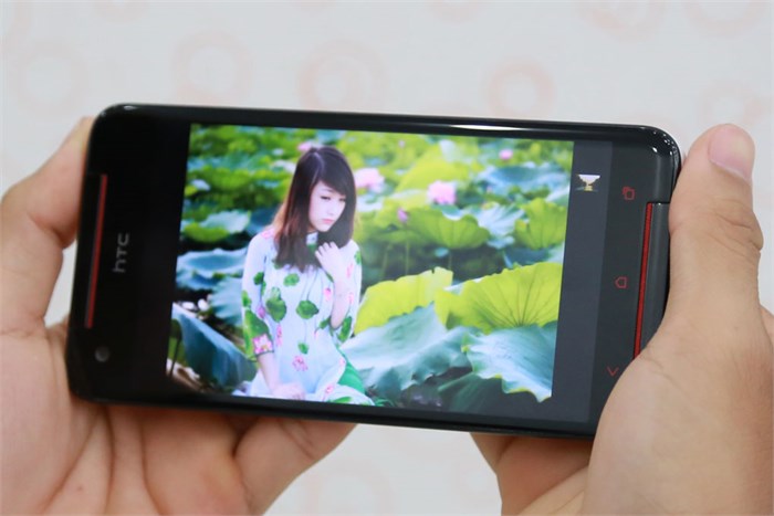 Điện thoại HTC Butterfly S Màu Trắng
