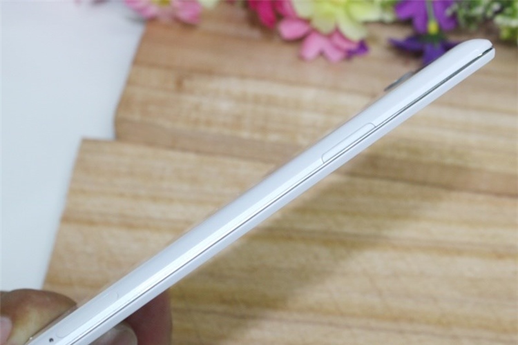 Điện thoại OPPO Find Mirror R819