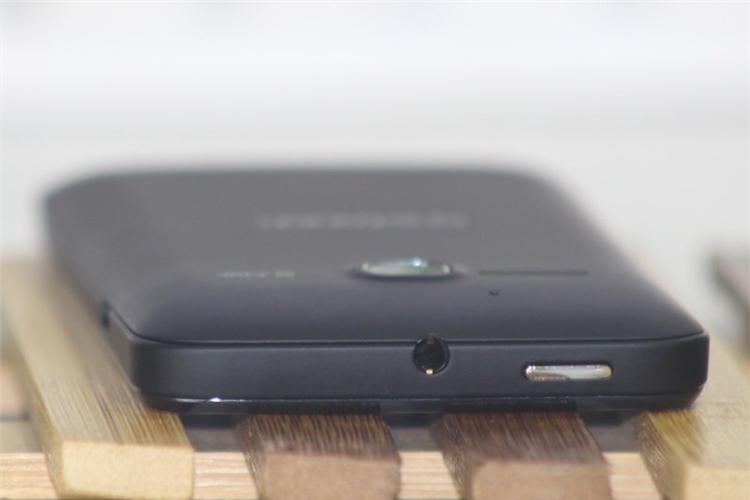 Điện thoại Alcatel One Touch Soleil 5021E Màu Đen