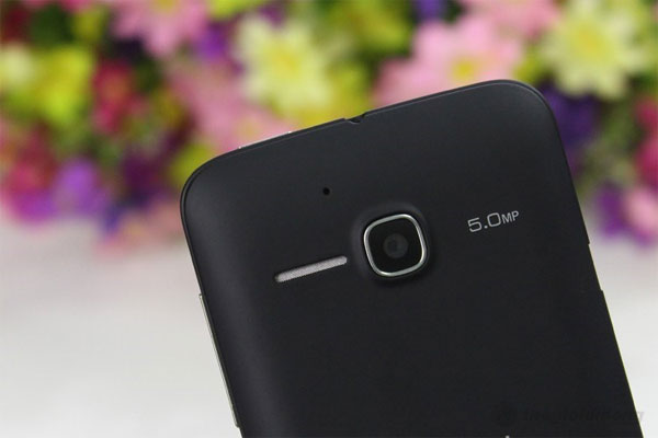One Touch Soleil với camera sau 5MP One Touch Soleil với camera sau 5MP