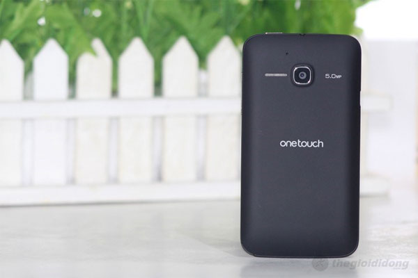 One Touch Soleil không có đèn flash Camera sau của One Touch Soleil không có đèn flash