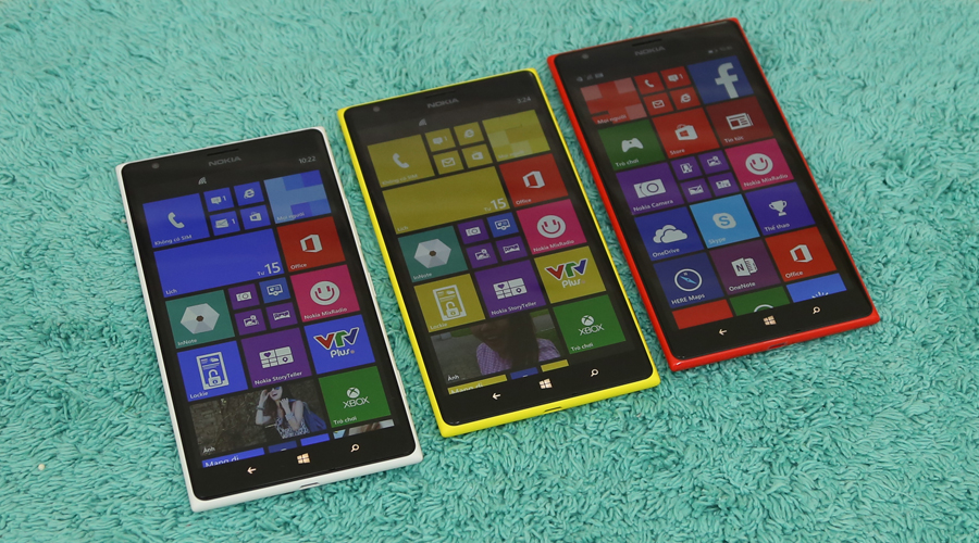 <p>Hệ điều h&agrave;nh Windows Phone 8 cập nhật tin tức mới nhất ở c&aacute;c &ocirc; Live Titles v&agrave; t&iacute;ch hợp sẵn ứng dụng MS Office gi&uacute;p bạn l&agrave;m việc tiện lợi khi kh&ocirc;ng c&oacute; m&aacute;y t&iacute;nh</p>