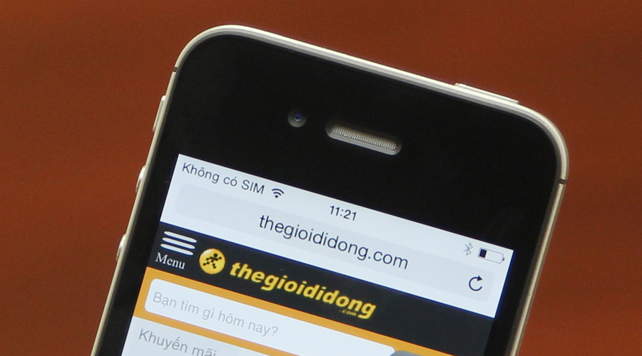 Màn hình retina 3.5 inch cho khả năng hiển thị sắc nét, khả năng chống xước tốt.