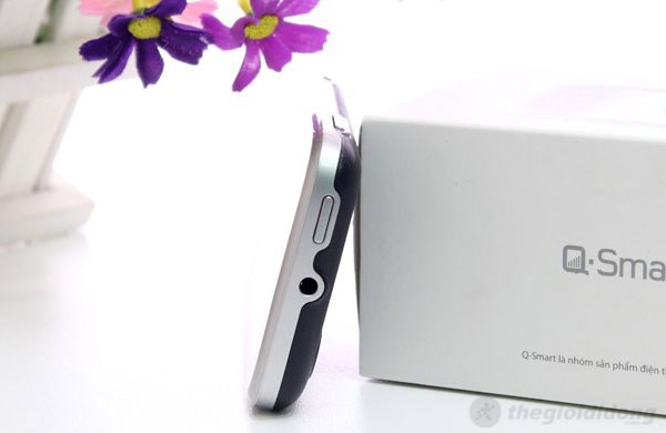 Jack cắm tai nghe chuẩn 3.5mm trên Q-Smart Fly 01