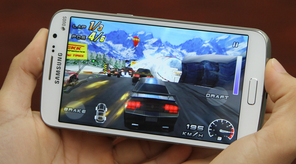 <p>Giải tr&iacute; thật đ&atilde; với game h&agrave;nh động, xem phim mượt m&agrave;, chạy đa nhiệm nhiều ứng dụng với cấu h&igrave;nh l&otilde;i tứ, RAM 1.5 GB mạnh mẽ</p>