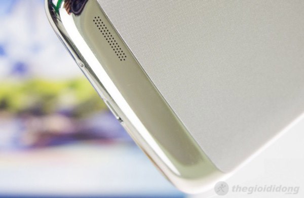 Dải Crom sáng bóng trên Lenovo S650 Xung quanh thân máy được bo một dải Crom sáng bóng trên Lenovo S650