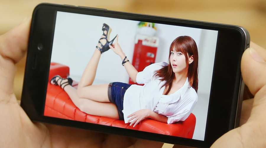 <p>M&agrave;n h&igrave;nh 5 inch full HD sắc n&eacute;t gi&uacute;p h&igrave;nh ảnh hiển thị đẹp v&agrave; mịn m&agrave;ng mang đến cảm gi&aacute;c thoải m&aacute;i khi lướt web, chơi game</p>