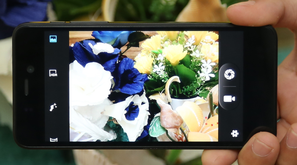 <p>M&aacute;y t&iacute;ch hợp camera ch&iacute;nh 8.0MP hỗ trợ tự động lấy n&eacute;t với bộ lọc thấu k&iacute;nh 5 lớp v&agrave; đ&egrave;n Flash LED trợ s&aacute;ng cho h&igrave;nh ảnh sắc n&eacute;t, trung thực</p>