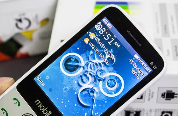 Mobiistar B820 sử dụng màn hình 2.8'' Mobiistar B820 sử dụng màn hình 2.8''