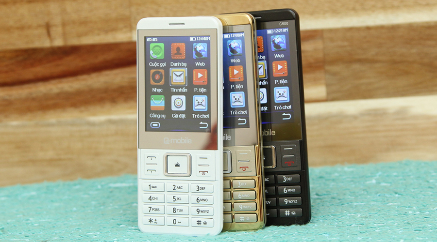 <p>Bề mặt ngo&agrave;i của m&aacute;y được phun một lớp sơn giả kim loại khiến tổng thể m&aacute;y như một khối liền, rất sang trọng, chắc chắn, cầm nắm chắc tay</p>