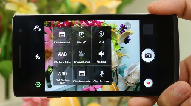 Camera sau có độ phân giải 8MP (3264x2448 pixels) hỗ trợ đèn flash và nhiều tính năng hình ảnh khác Camera sau có độ phân giải 8MP (3264x2448 pixels) hỗ trợ đèn flash và nhiều tính năng hình ảnh khác