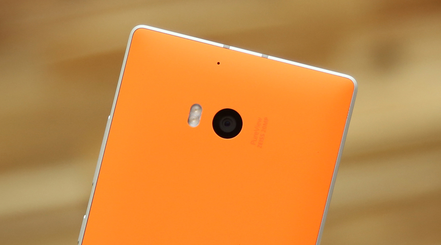 <p>Camera PureView 20 MP, sử dụng ống k&iacute;nh Carl Zeiss nổi tiếng cho chất lượng ảnh như tr&ecirc;n m&aacute;y ảnh chuy&ecirc;n nghiệp</p>