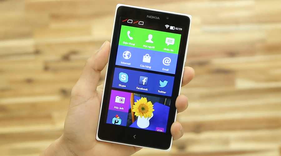 <p>&nbsp;Tận hưởng những phần mềm độc quyền như: bản đồ ngoại tuyến HERE Maps, &ocirc; Live Titles cập nhật th&ocirc;ng tin li&ecirc;n tục, ghi ch&uacute; tiện lợi nhờ Outlook hay One Note&hellip;&nbsp;</p>