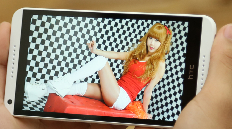 <p>Hiển thị nội dung sống động hơn, nội dung đặc sắc v&agrave; l&ocirc;i cuốn hơn với m&agrave;n h&igrave;nh HD 5.5 inch c&oacute; độ tương phản cao, m&agrave;u sắc rực rỡ</p>