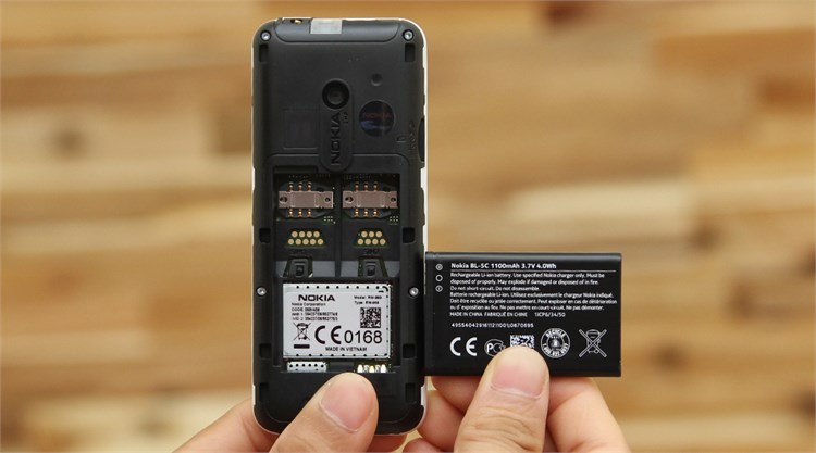 Điện thoại Nokia 220 Màu Trắng