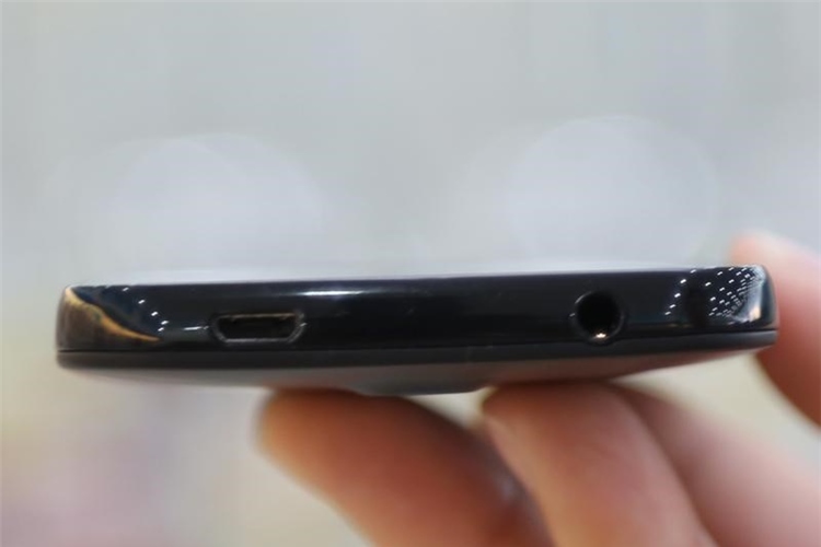 Điện thoại Mobiistar Touch Bean 452C Màu Đen