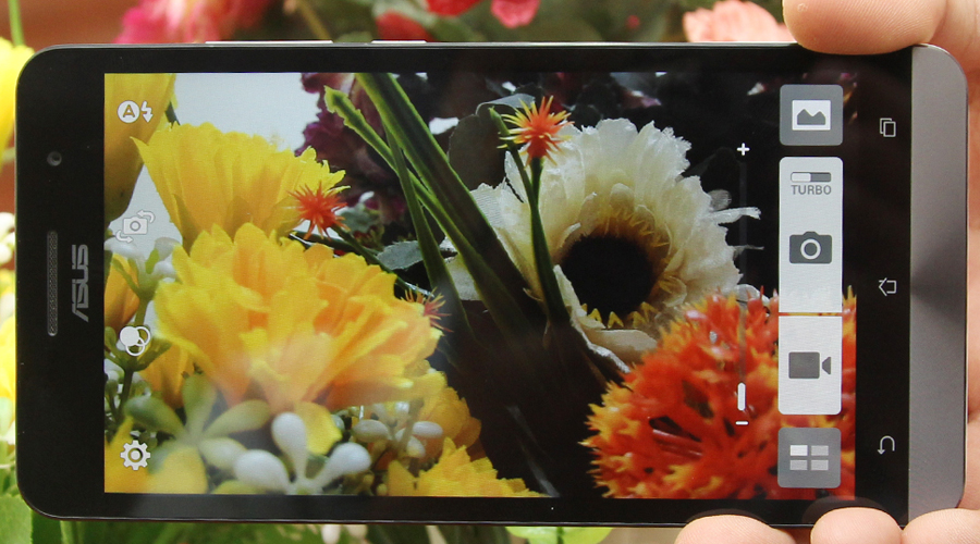 <p>Chụp ảnh người th&acirc;n, bạn b&egrave; đẹp hơn với camera 13 MP, kết hợp c&ocirc;ng nghệ PixelMaster chụp tốt hơn trong điều kiện thiếu s&aacute;ng</p>