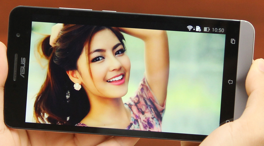 <p>M&agrave;n h&igrave;nh 6 inch HD sắc n&eacute;t, k&iacute;nh cường lực Gorilla Glass 3 hạn chế trầy xước, hỗ trợ hiển thị sắc n&eacute;t, trong v&agrave; s&aacute;ng hơn</p>