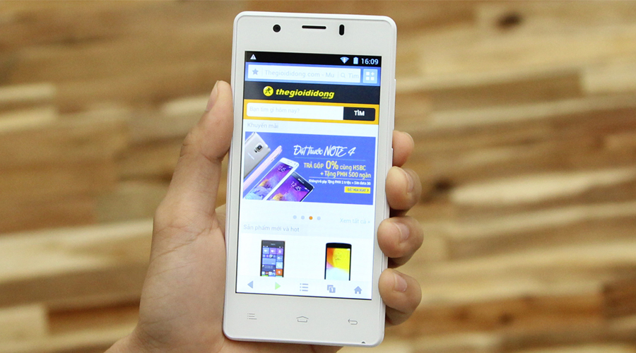 <p>M&agrave;n h&igrave;nh 4.5 inch mang đến kh&ocirc;ng gian hiển thị rộng r&atilde;i để đọc b&aacute;o, lướt web, chơi game. Chất lượng hiển thị tốt với độ s&aacute;ng cao, gi&agrave;u chi tiết</p>