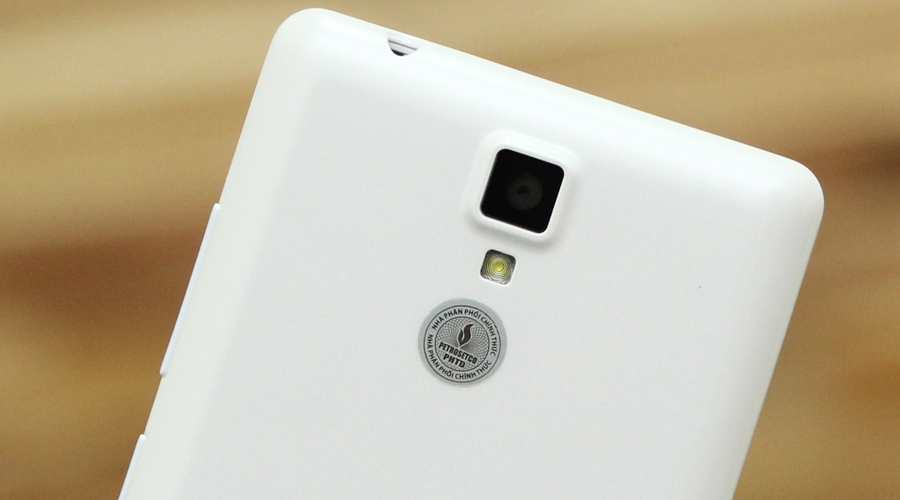 <p>Camera 5 MP tự động lấy n&eacute;t, chụp ảnh nhanh v&agrave; quay phim HD 720p mang đến cho bạn những tấm ảnh, đoạn clip th&uacute; vị, sống động</p>