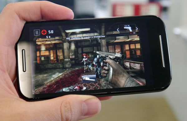 Giải trí với game hành động Motorola Moto E game android