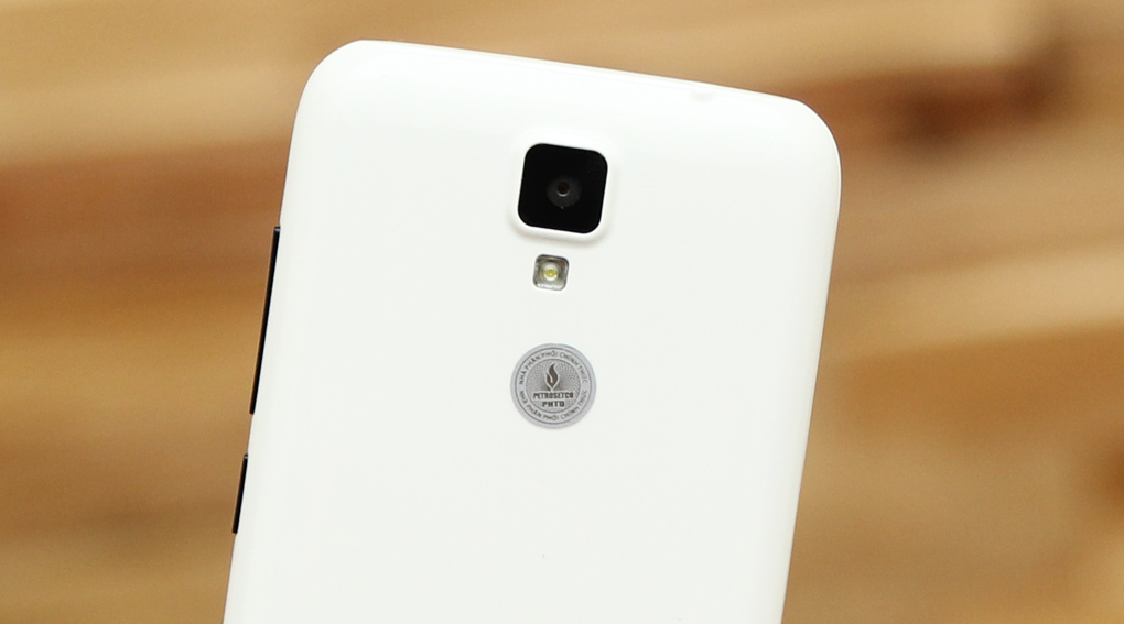 <p>Hỗ trợ camera 5MP c&oacute; đ&egrave;n Flash trợ s&aacute;ng trong điều kiện &aacute;nh s&aacute;ng yếu</p>