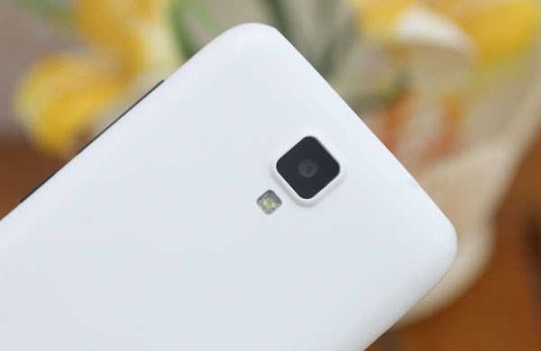 Camera sau 5MP, Flash hỗ trợ chụp thiếu sáng Gionee Pioneer P2S camera 5mp, flash led