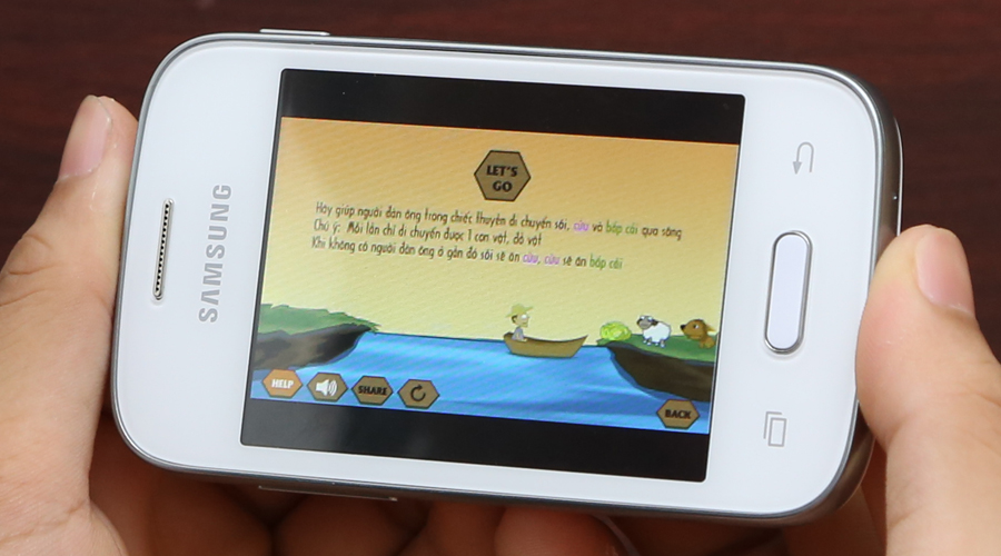 <p>Smartphone gi&aacute; rẻ được trang bị hệ điều h&agrave;nh Android 4.4 Kitkat mang đến nhiều ứng dụng, game th&uacute; vị cho người d&ugrave;ng.</p>