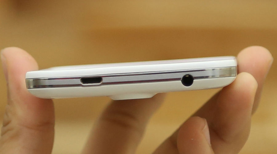 <p>Thiết kế thời trang, trẻ trung với c&aacute;c g&oacute;c được bo tr&ograve;n mềm mại v&agrave; đường viền giả kim loại mang đến sự sang trọng, thanh lịch.</p>