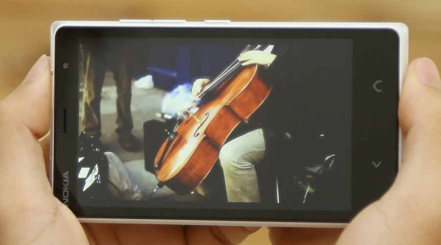 <p>M&agrave;n h&igrave;nh 4.3 inch sử dụng tấm nền IPS mang đến kh&ocirc;ng gian lướt web, chơi game rộng r&atilde;i hơn, sắc n&eacute;t hơn, hiển thị tốt khi sử dụng ngo&agrave;i trời</p>