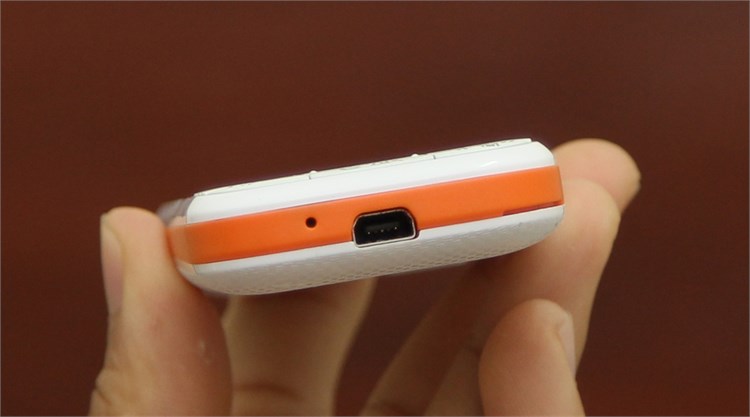 Điện thoại MOBIISTAR B210