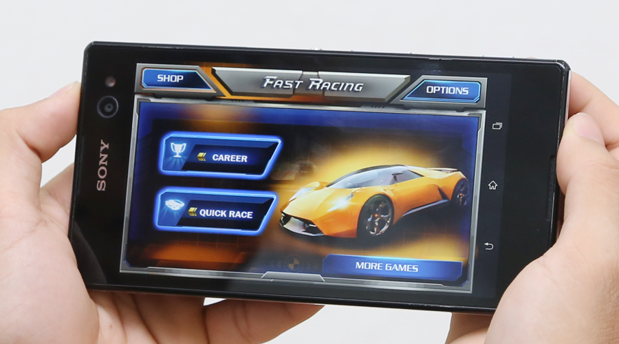 <p>Smartphone l&otilde;i tứ, RAM 1GB, hệ điều h&agrave;nh Android 4.4 Kitkat gi&uacute;p m&aacute;y duyệt web, chơi game mượt m&agrave;</p>