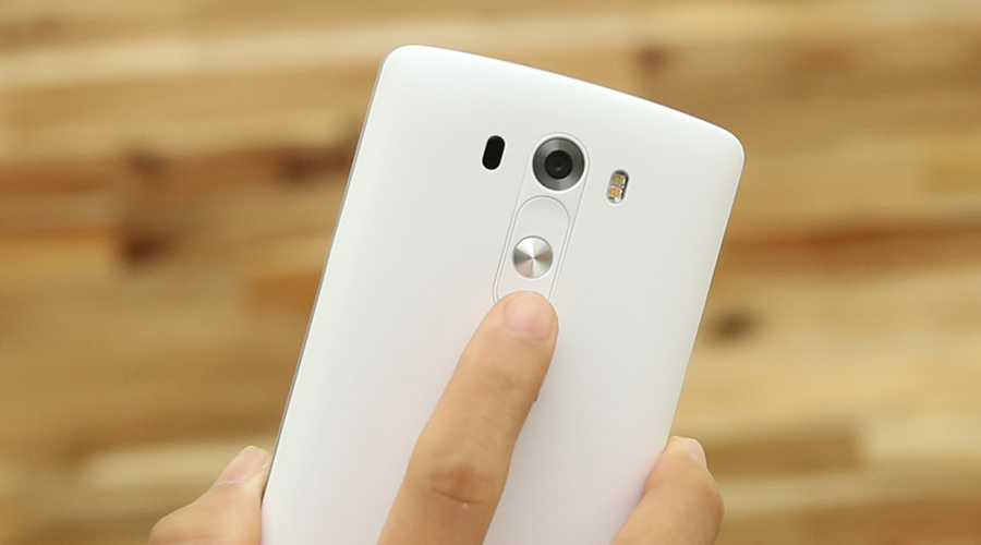 <p>Ph&iacute;m nguồn đặt ở vị tr&iacute; gần camera sau gi&uacute;p bạn thao t&aacute;o tắt mở m&agrave;n h&igrave;nh thuận tiện, nhất l&agrave; với một thiết bị cỡ lớn</p>