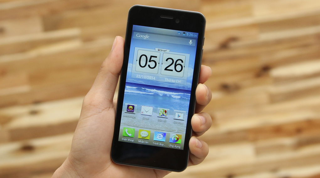 <p>M&agrave;n h&igrave;nh 4.5 inch hiển thị c&aacute;c chi tiết v&agrave; m&agrave;u sắc phong ph&uacute;, h&agrave;i h&ograve;a. Độ s&aacute;ng cao gi&uacute;p bạn d&ugrave;ng m&aacute;y ngo&agrave;i trời dễ d&agrave;ng</p>