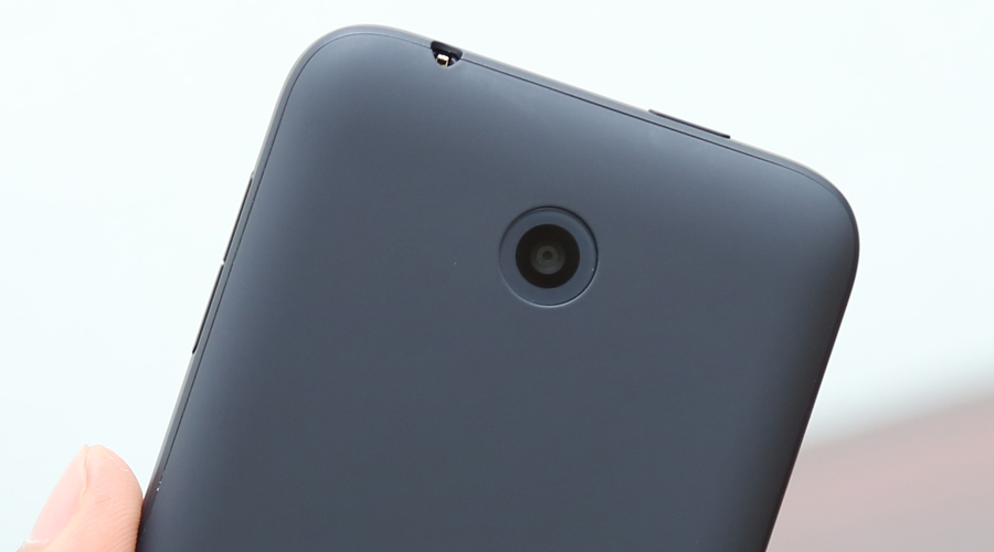 <p>Camera sau 5MP bắt chụp khoảnh khắc tức th&igrave;, kết hợp với nhiều hiệu ứng th&uacute; vị mang lại những tấm ảnh gi&agrave;u cảm x&uacute;c.</p>