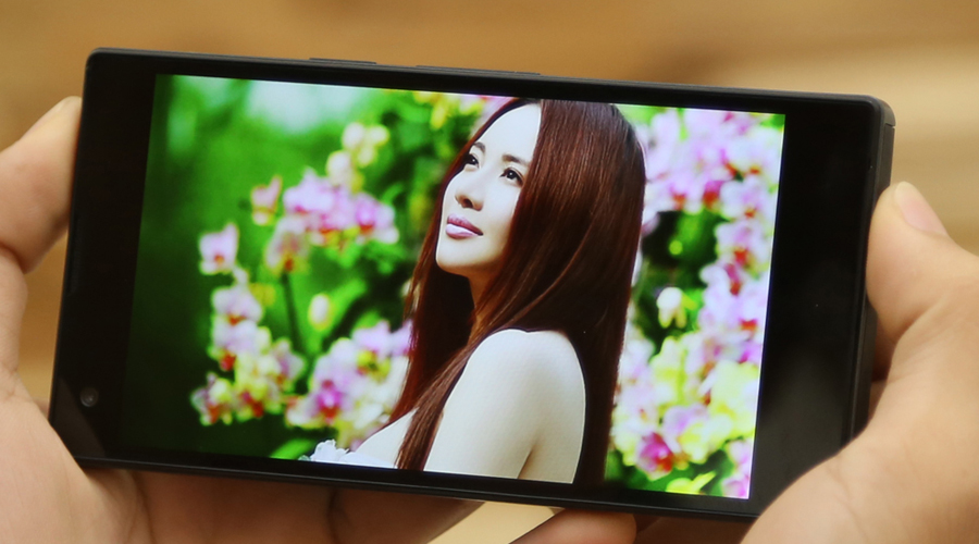 <p>M&agrave;n h&igrave;nh HD 5inch hiển thị sắc n&eacute;t, m&agrave;u sắc tươi s&aacute;ng đem lại sự hấp dẫn, thoải m&aacute;i khi bạn chơi game, lướt web.</p>