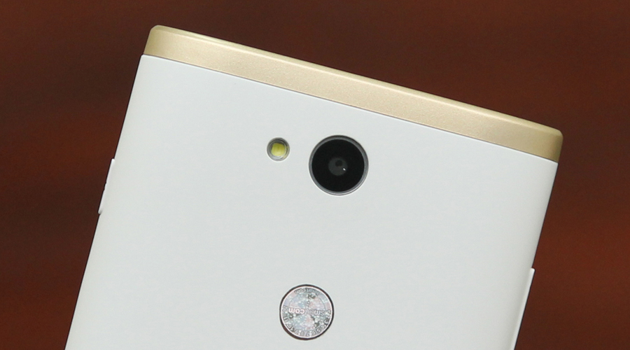 <p>Camera 5 MP, hỗ trợ đ&egrave;n Flash để chụp ảnh r&otilde; n&eacute;t, kể cả trong điều kiện &aacute;nh s&aacute;ng yếu</p>